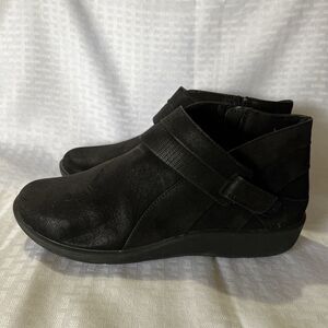 Cloudsteppers By Clarks Black Booties Womens 9 Comfort